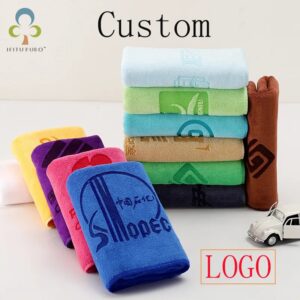 Custom handdoek met geponst logo